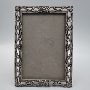 Vintage 1999 Elsa L Inc. Pewter-Tone Floral & Vine Photo Frame (4" x 6")